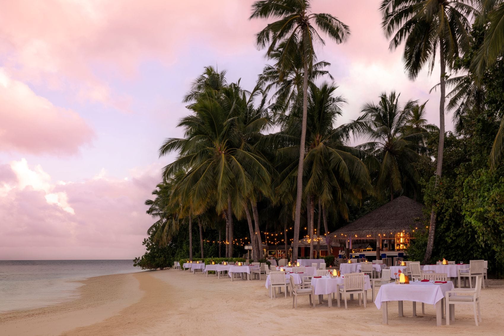 The Halcyon Private Isles Maldives: Restaurant am Strand