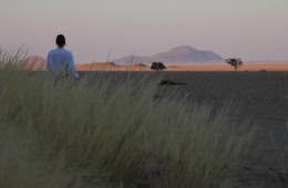 Jana in der Wüste in Angola.