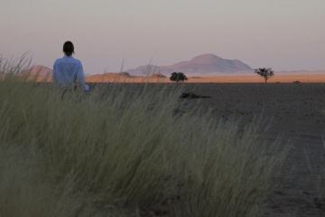 Jana in der Wüste in Angola.