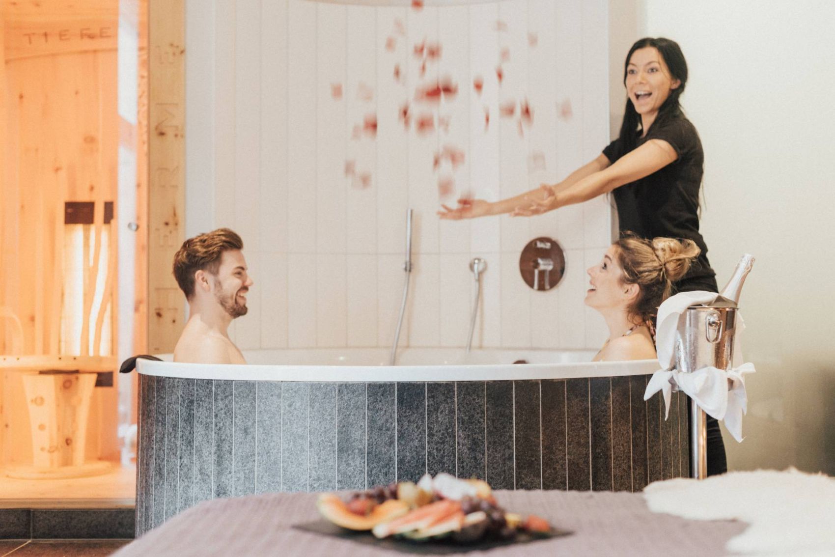 Valentinstag: Paar in Badewanne in Hotel Rübezahl