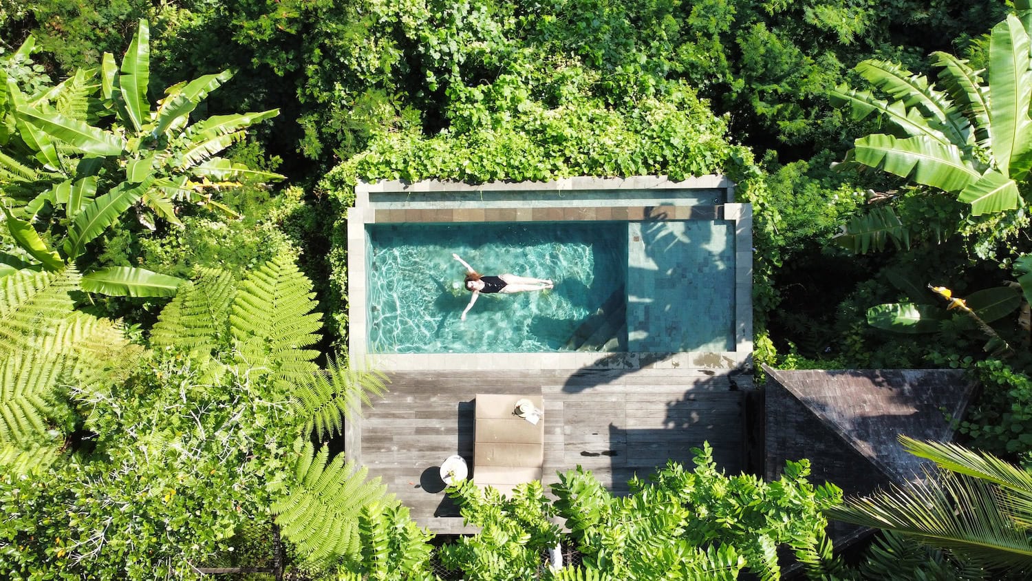 Marie im Pool auf Bali