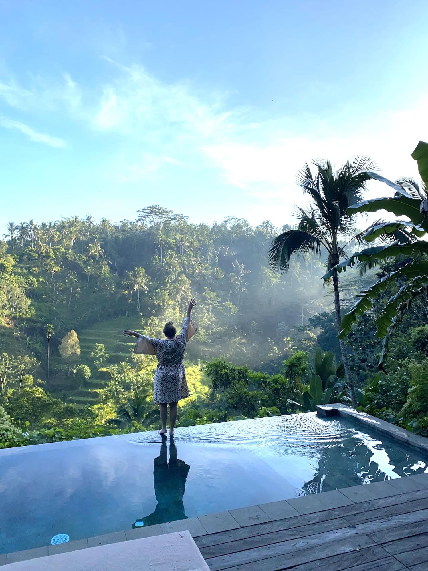 Marie Tysiak am Pool im Buahan, a Banyan Tree Escape