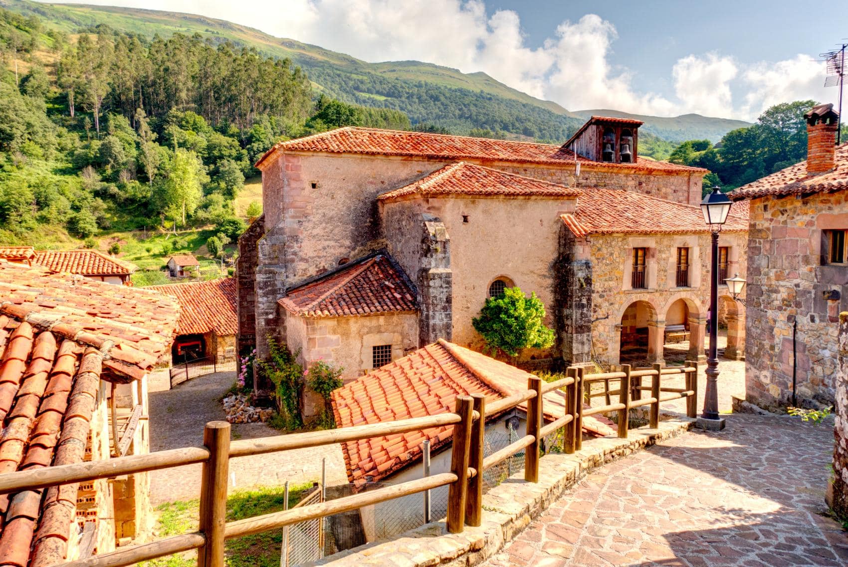 Dorf Carmona in Kantabrien 