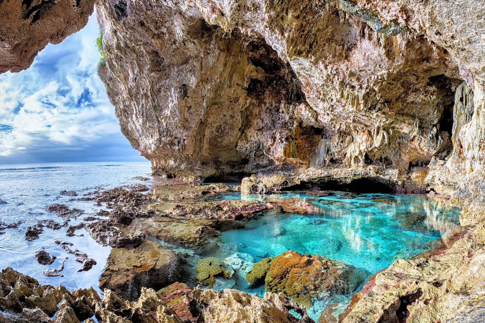 Kalksteinhöhle und -pool in Avaiki auf Insel Niue