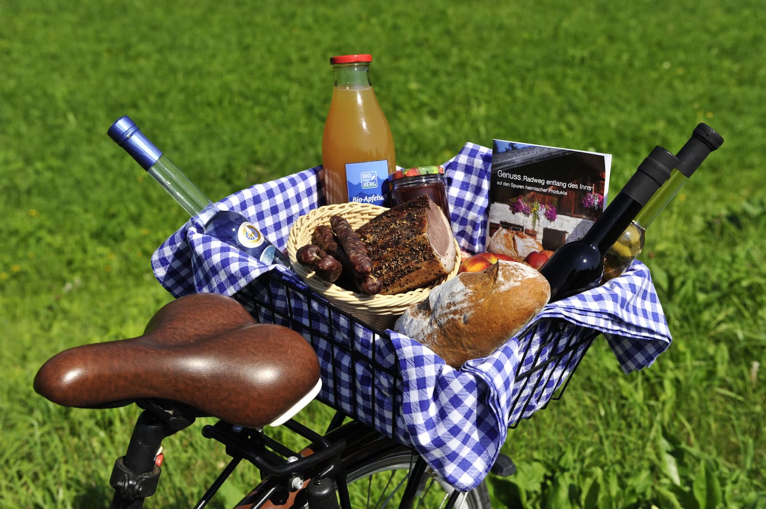 Unterwegs auf dem Genussradweg. Frühling in Innsbruck schmeckt.