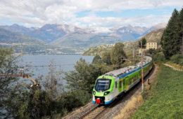 Zugfahren in Italien am See in Dorio