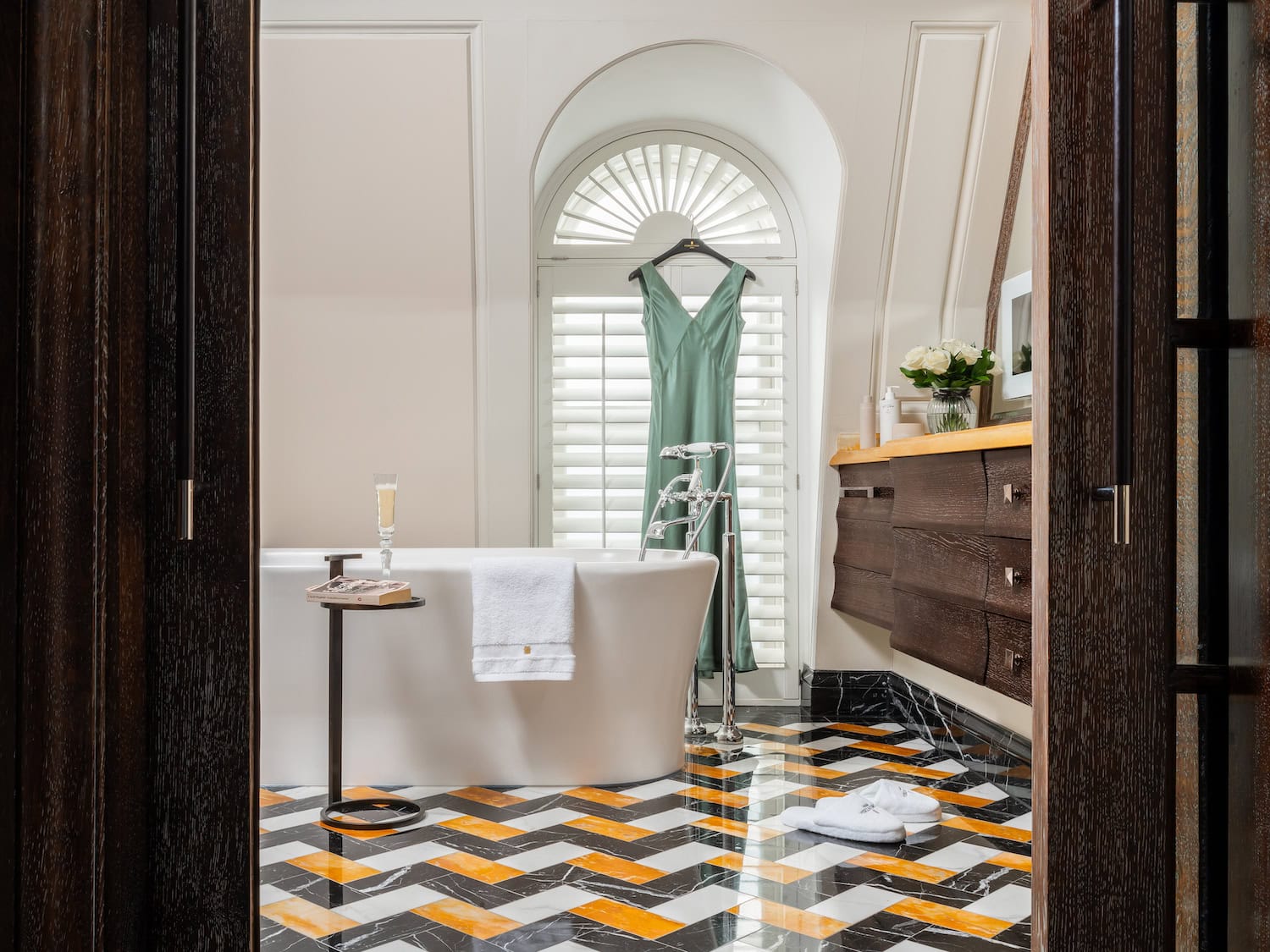 Badezimmer der Whitehall Penthouse Suite im Corinthia London