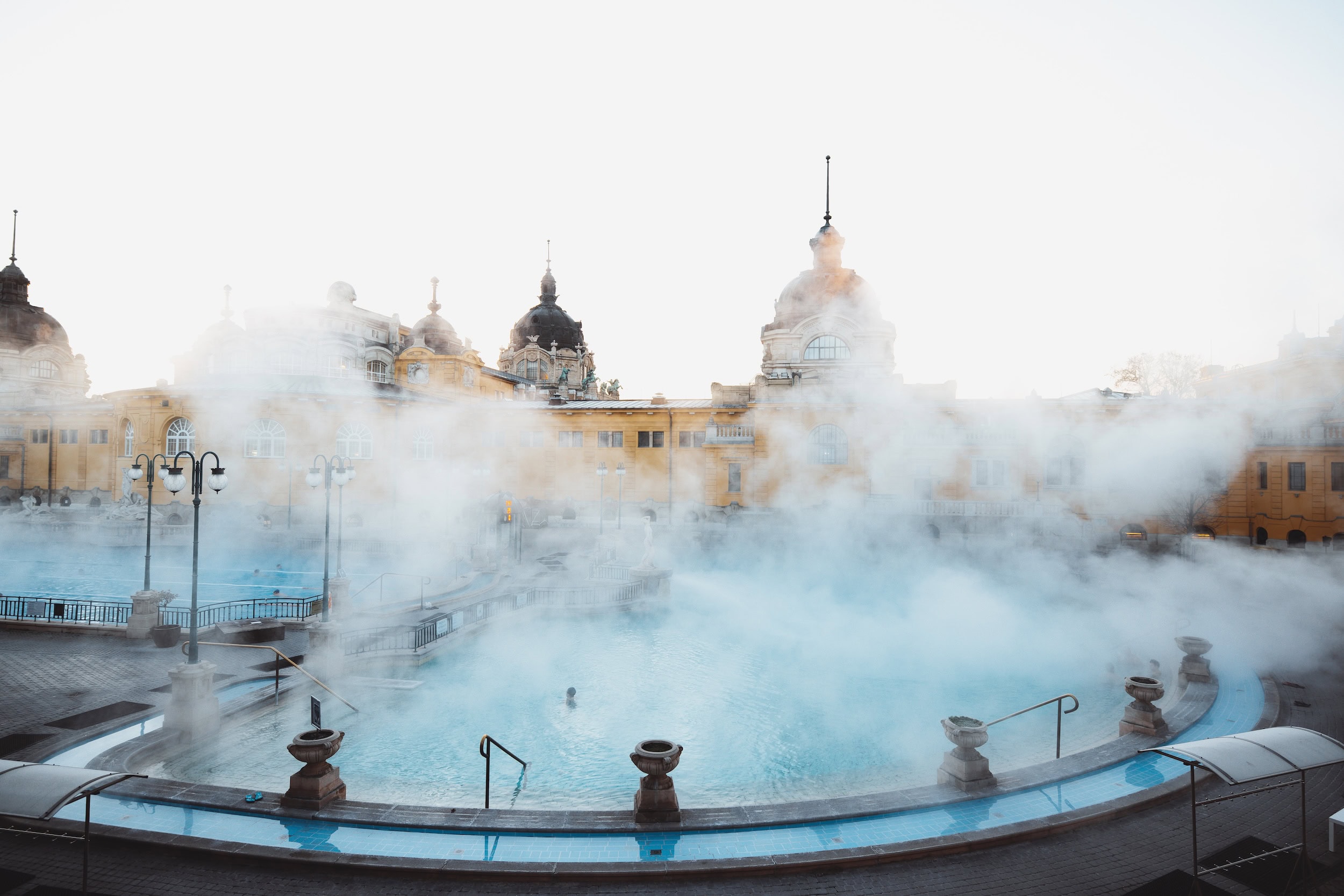 dampfendes Thermalbad in Budapest