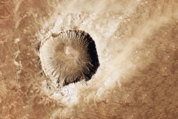 nach Meteroiten-Einschlag: Meteor Crater in Arizona