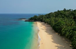 Blick auf den Boi Beach auf Prince Island in Príncipe, das erste Biosphere Reservat der UNESCO