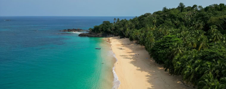 Blick auf den Boi Beach auf Prince Island in Príncipe, das erste Biosphere Reservat der UNESCO