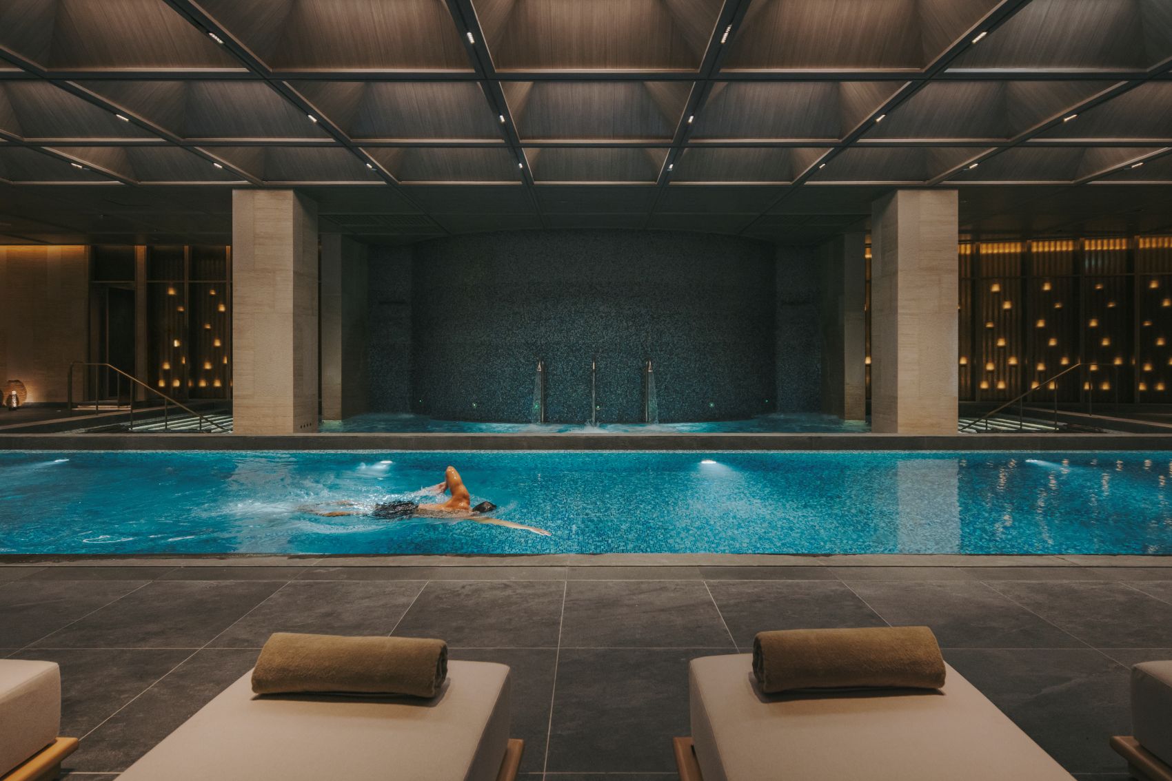 Indoor-Swimmingpool im Fairmont Hotel Hanoi 