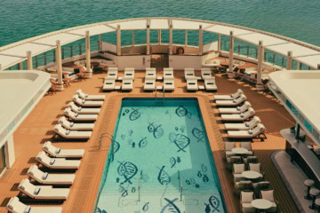 Außendeck mit Pool auf der Four Seasons Yacht