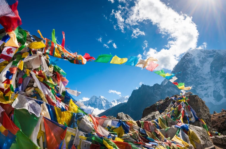 Gebetsfahnen im Himalaya-Gebirge.