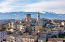 Bergstadt Oratino bei Campobasso in Molise, Italien