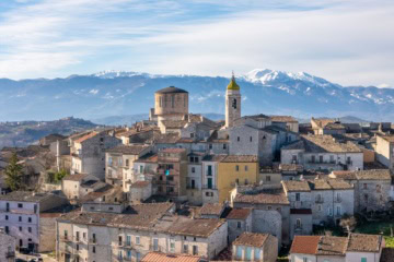 Bergstadt Oratino bei Campobasso in Molise, Italien