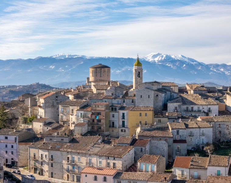 Bergstadt Oratino bei Campobasso in Molise, Italien