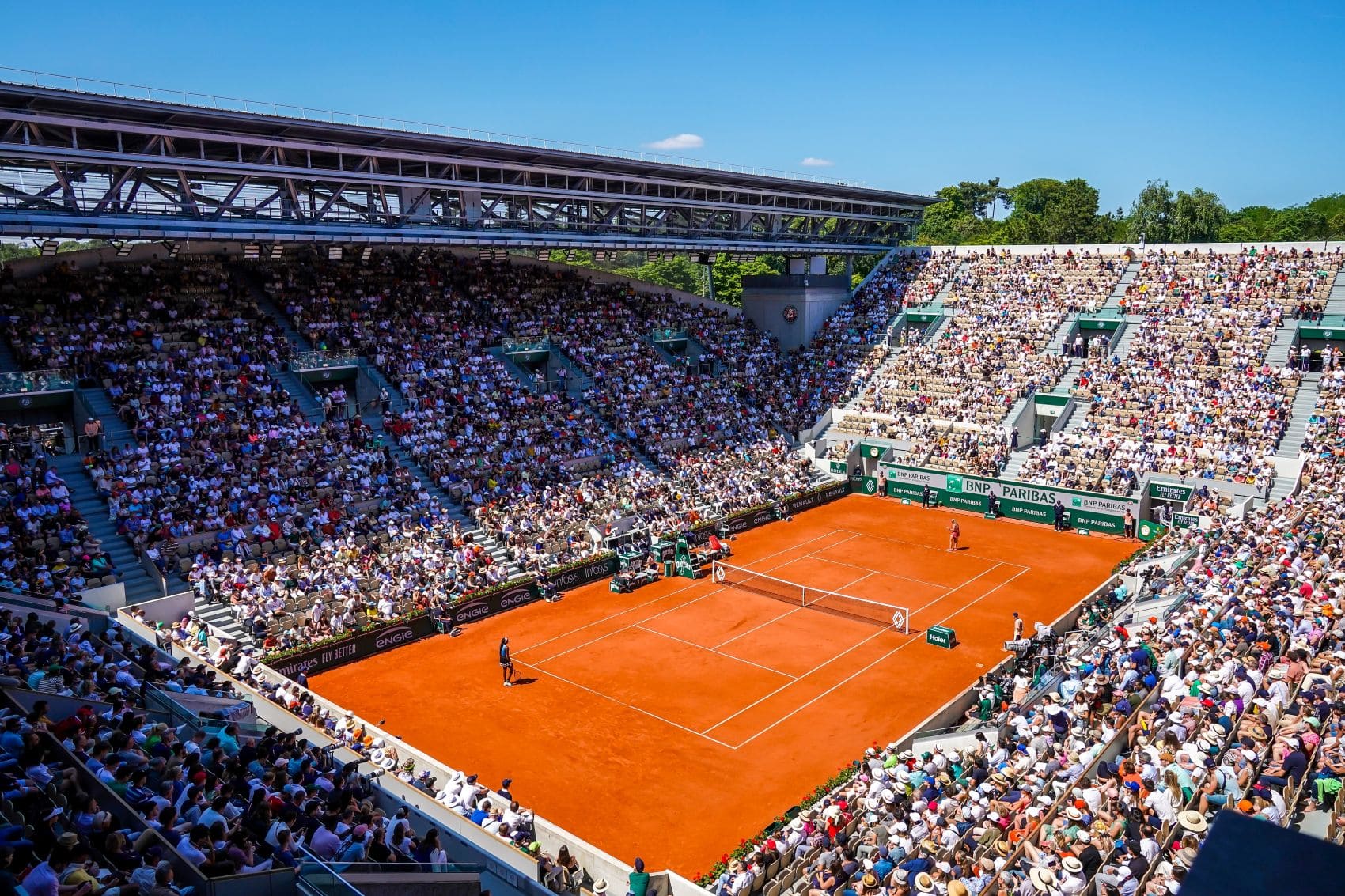 Panoramablick auf den Court Suzanne Lenglenu bei den Tennis French Open in Paris 