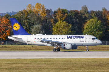 Lufthansa Airbus A319 auf dem Rollfeld des Flughafen München