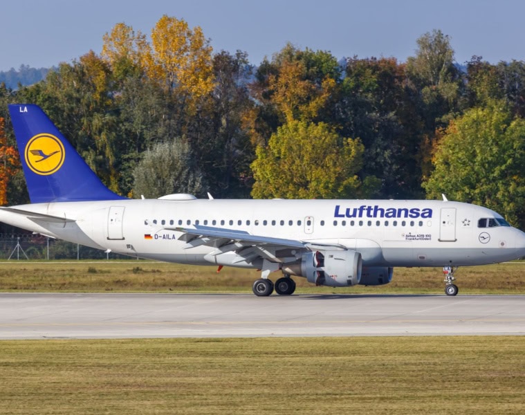 Lufthansa Airbus A319 auf dem Rollfeld des Flughafen München