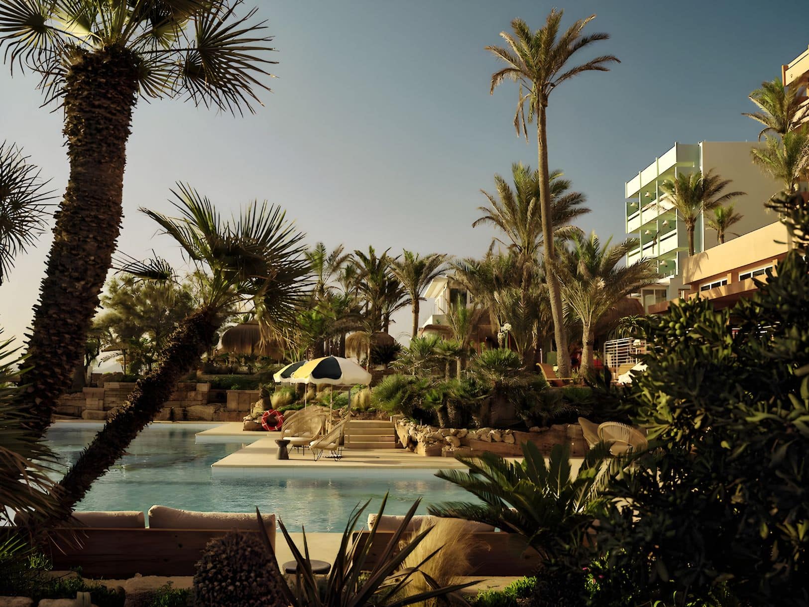 Pool im Bikini Hotel Es Trenc.