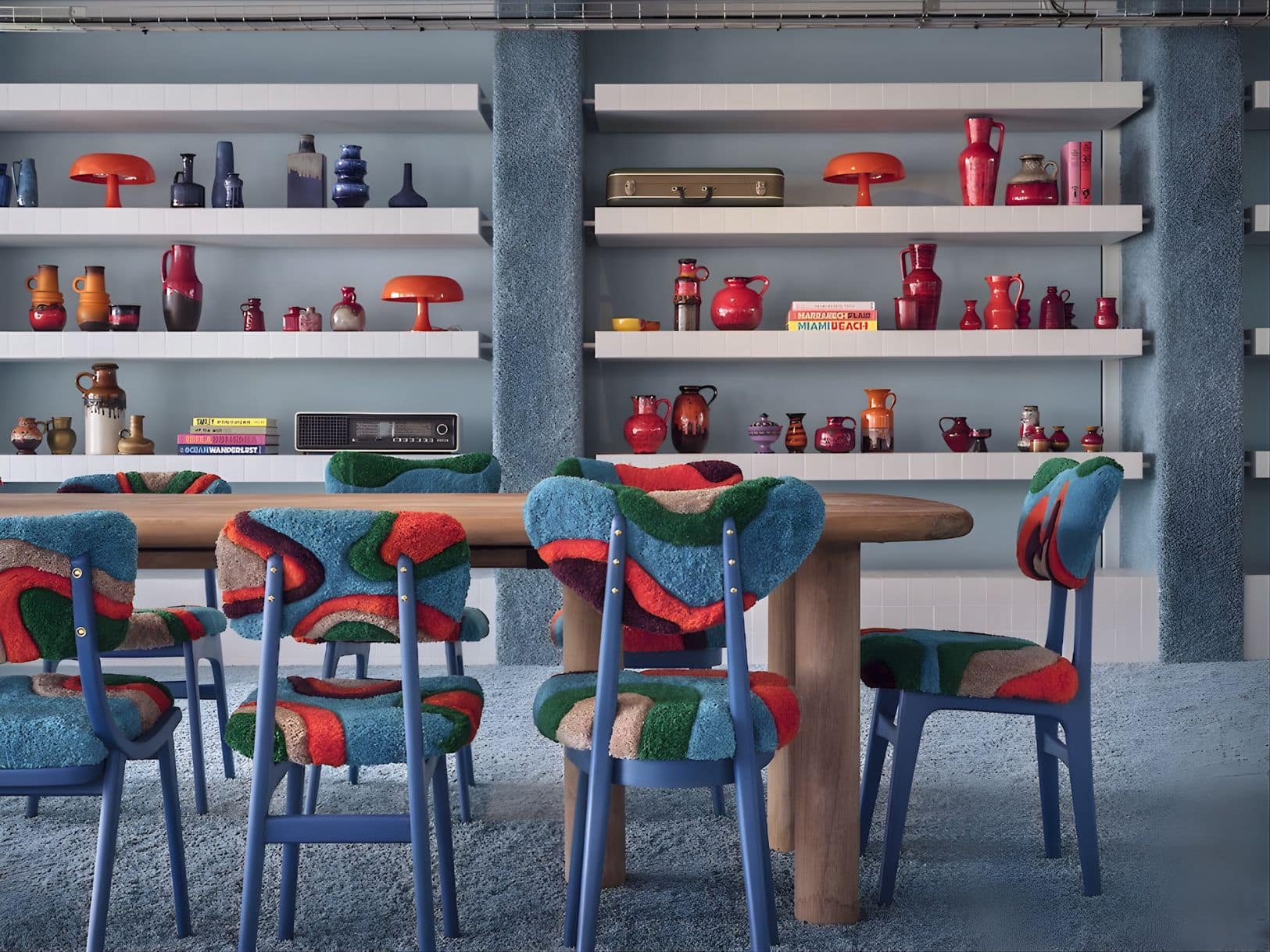 Poolroom in blau und Plüsch im Bikini Es trenc