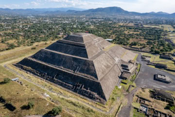 Drohnenaufnahme der Pyramide in Teotihuacán, Mexiko