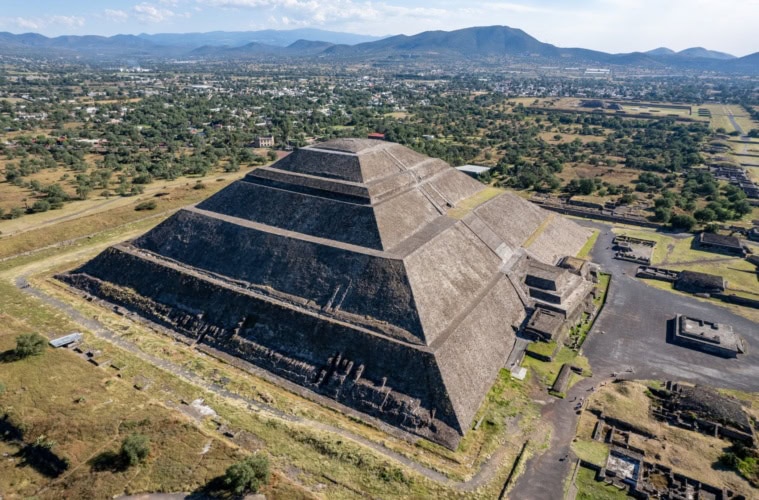 Drohnenaufnahme der Pyramide in Teotihuacán, Mexiko