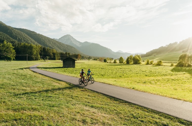 der Drauradweg von oben in Kärnten, Österreich