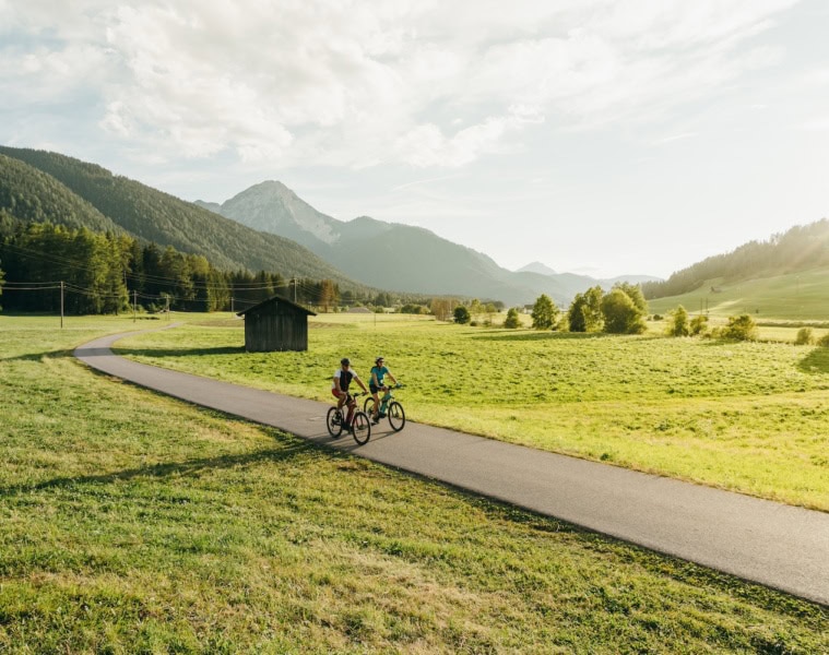 der Drauradweg von oben in Kärnten, Österreich