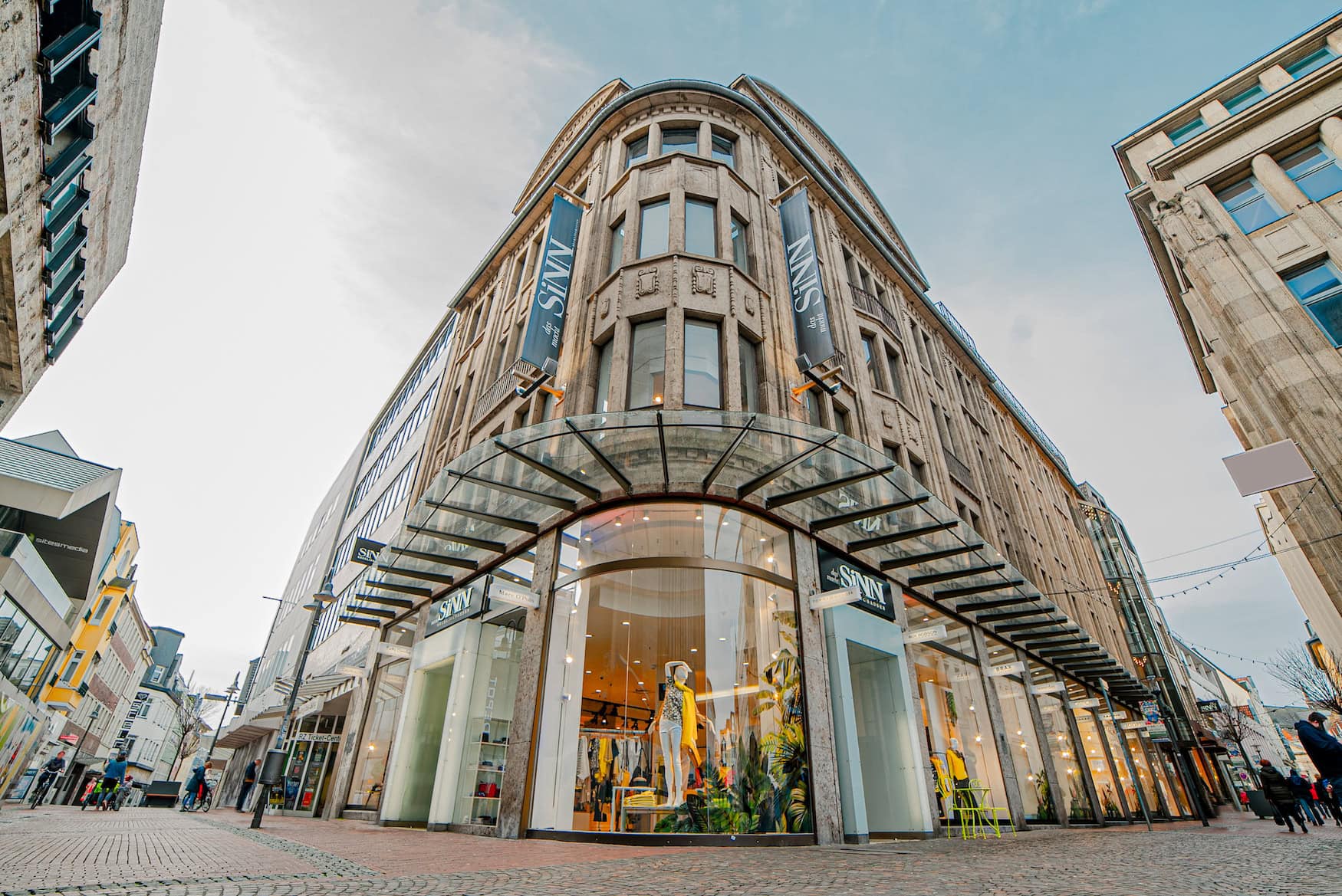 Gewinnspiel reisen EXCLUSIV: SiNN Modehaus verlost einen Samsonite Nexis Trolley