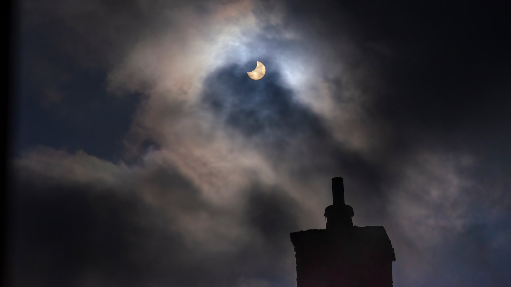 Partielle Sonnenfinsternis 2026 in Deutschland Abendhimmel