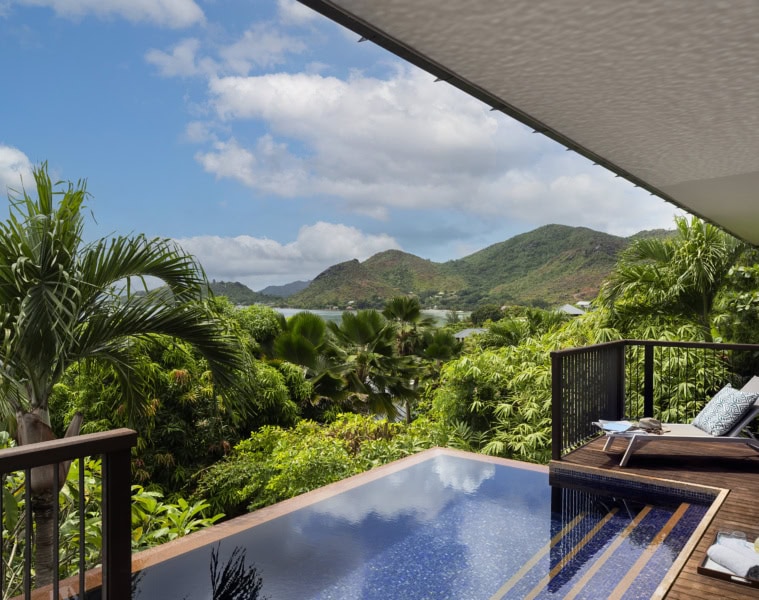 Eine Pool-Villa im Raffles Seychelles.