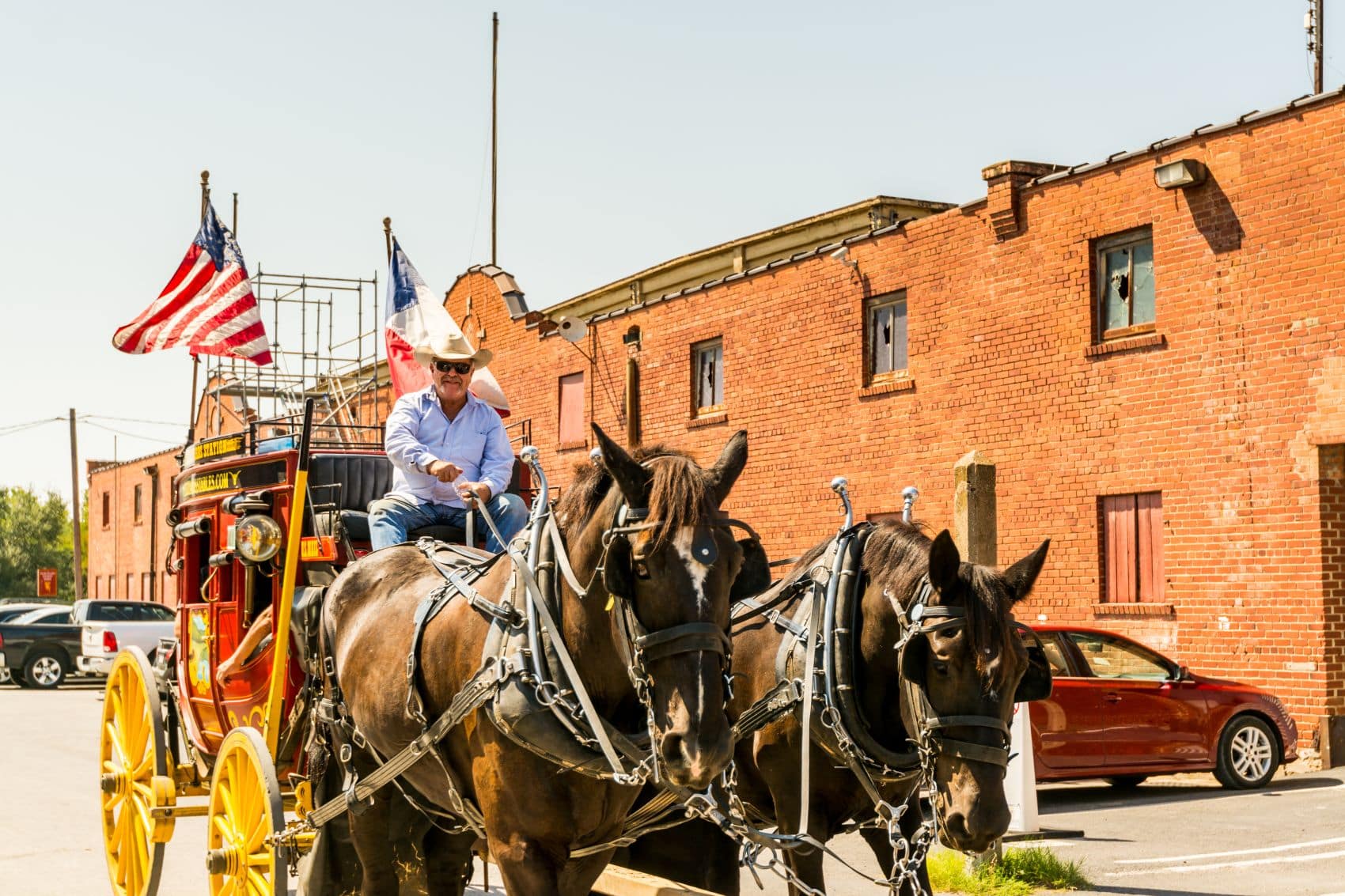 Historische Pferdekutsche im Fort Worth Stockyards National Historic District, einem Zentrum der texanischen Cowboykultur.