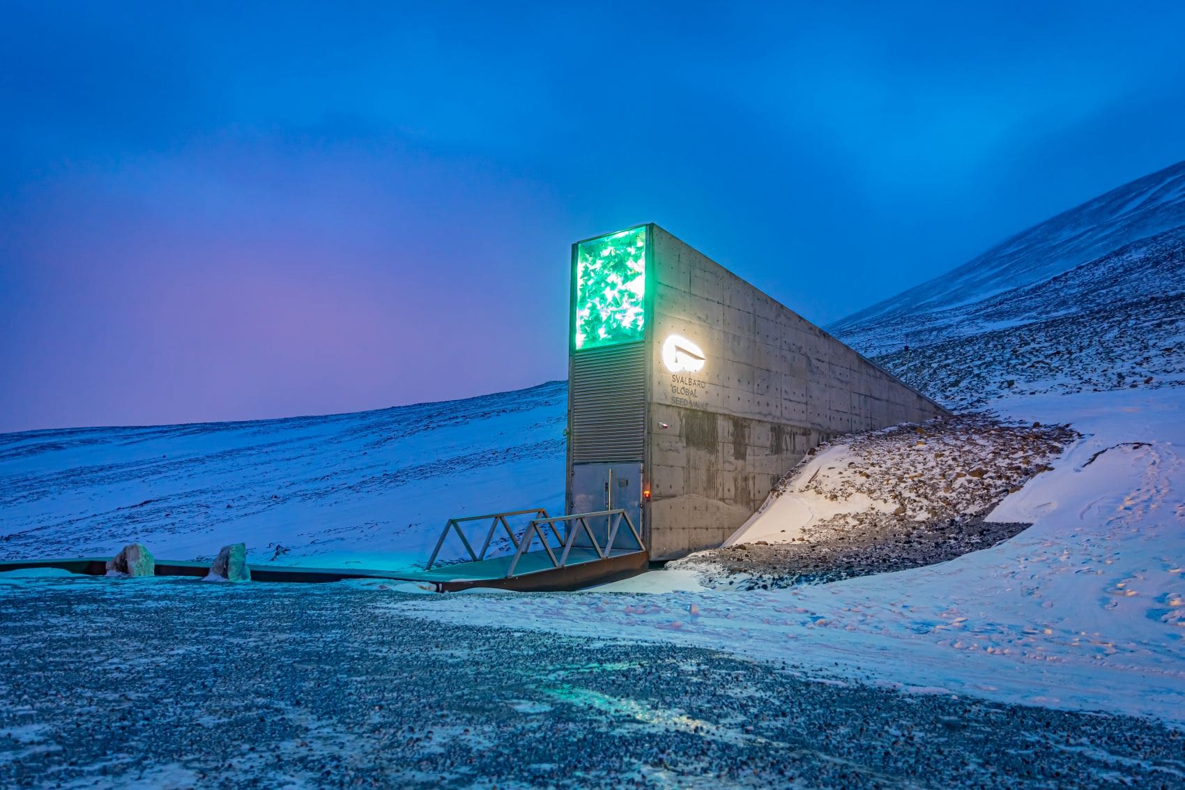 Eingang des Svalbard Global Seed Vault auf Spitzbergen, dem weltweiten Saatgut-Tresor in der Arktis.