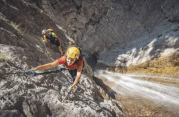 Klettersteig Signora delle Acque am Wasserfall Rio Ruzza in Garda Trentino