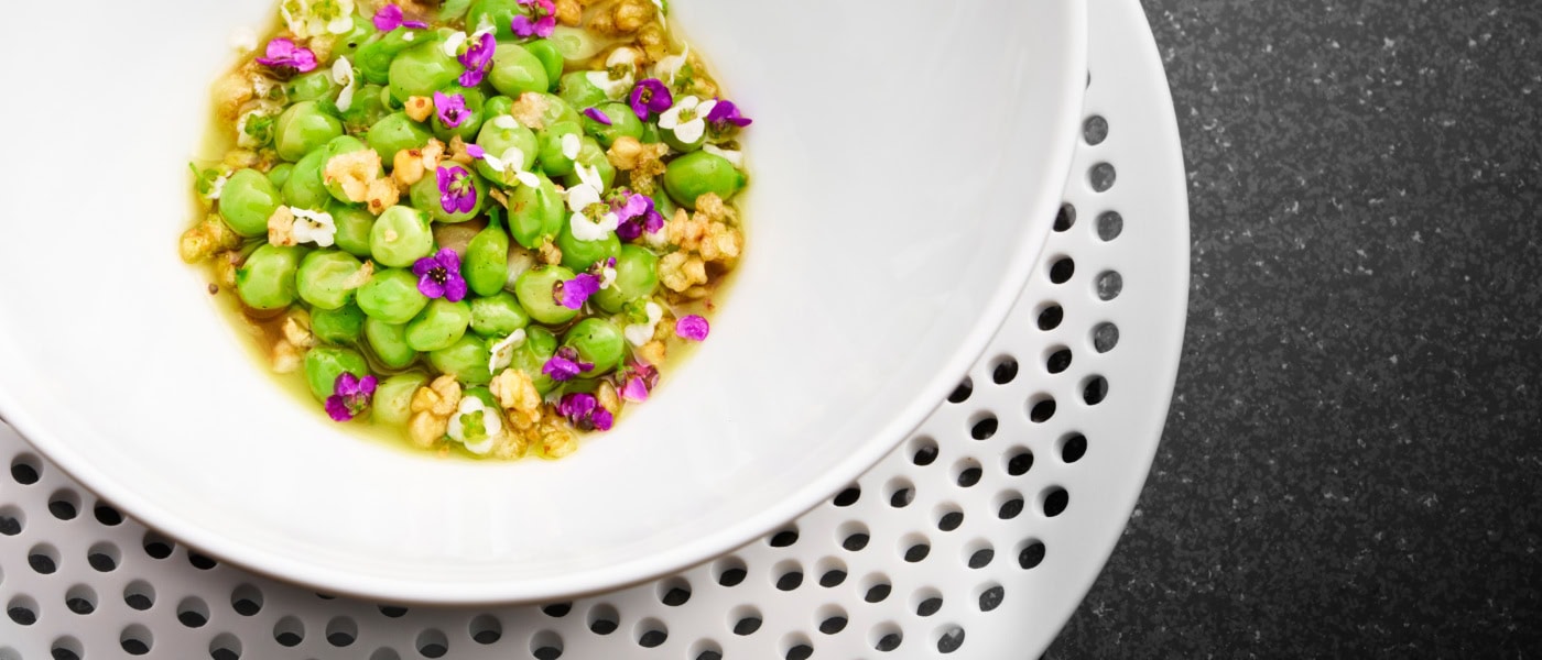 Ein Gericht mit Tränenerbsen aus dem L.A. Jordan. Der Michelin 2026 hat das Restaurant mit drei Sternen gekürt.