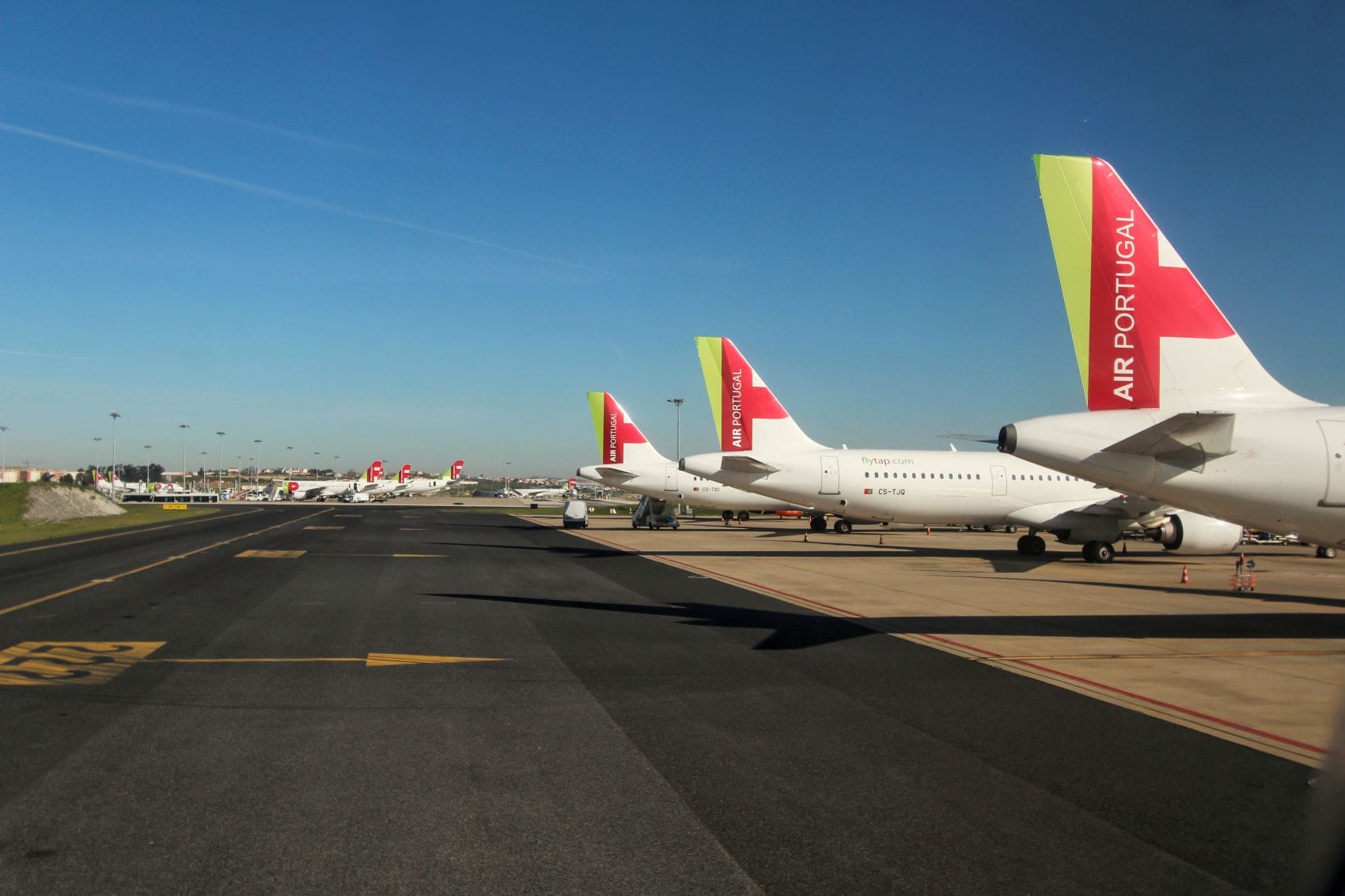 Flugzeuge der TAP Air Portugal am Lissaboner Flughafen 