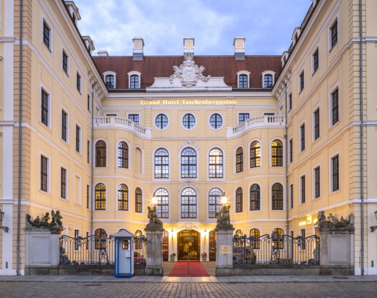 Das Palais von außen.
