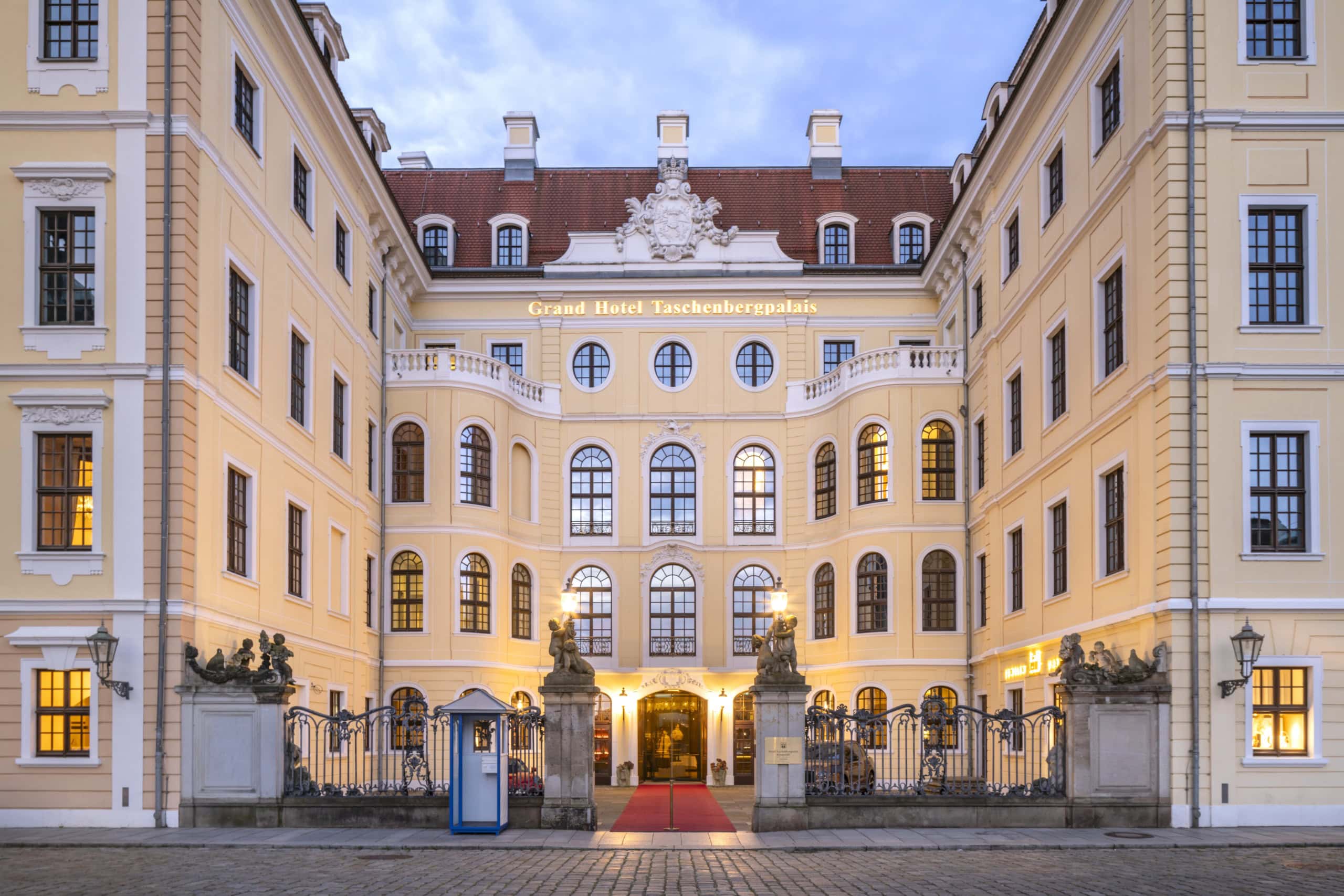 Prunk-trifft-Gem-tlichkeit-Das-ist-Dresdens-luxuri-ses-Wohnzimmer
