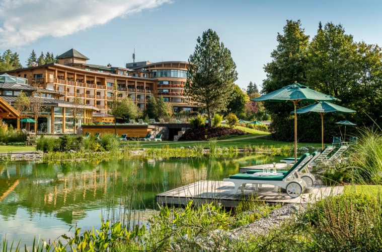 Das Sonnenalp Resort von außen.