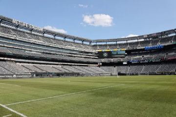Blick vom Eckpunkt ins leere Metlife Stadium in New Jersey, in dem Deutschland in der WM 2026 gegen Ecuador spielt.