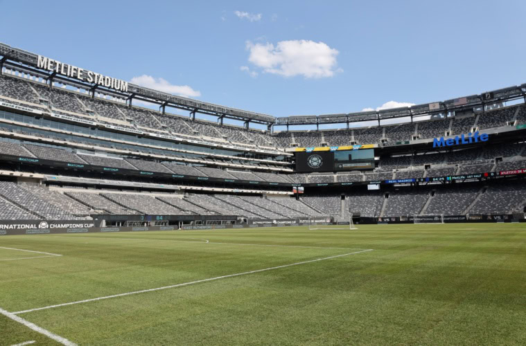 Blick vom Eckpunkt ins leere Metlife Stadium in New Jersey, in dem Deutschland in der WM 2026 gegen Ecuador spielt.
