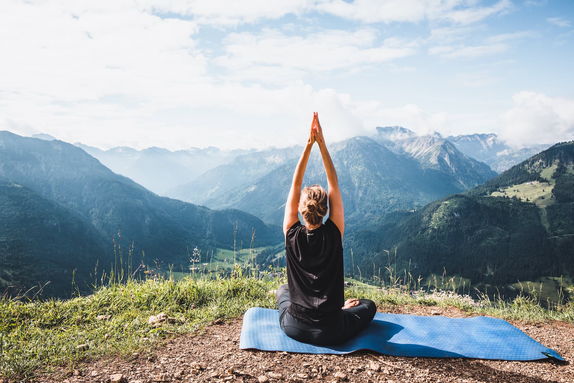 Yoga-im-Allg-u-Aus-diesen-5-Gr-nden-geht-Abschalten-hier-besonders-gut