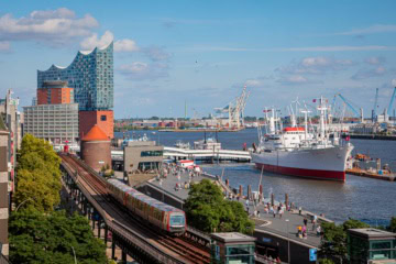 Blick auf den Hamburger Hafen und die Elphi.