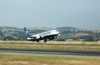 Ein Ryanair-Flugzeug startet in Thessaloniki (Archivbild).