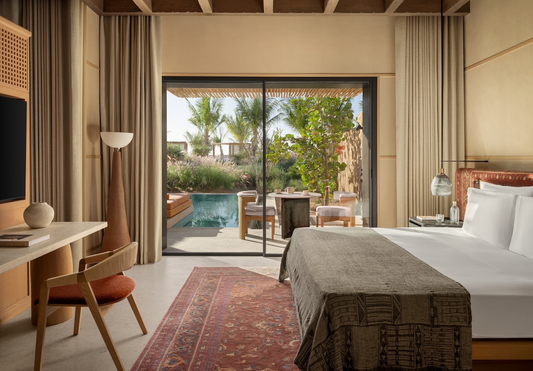 Eine Pool-Suite im Six Senses Amaala.