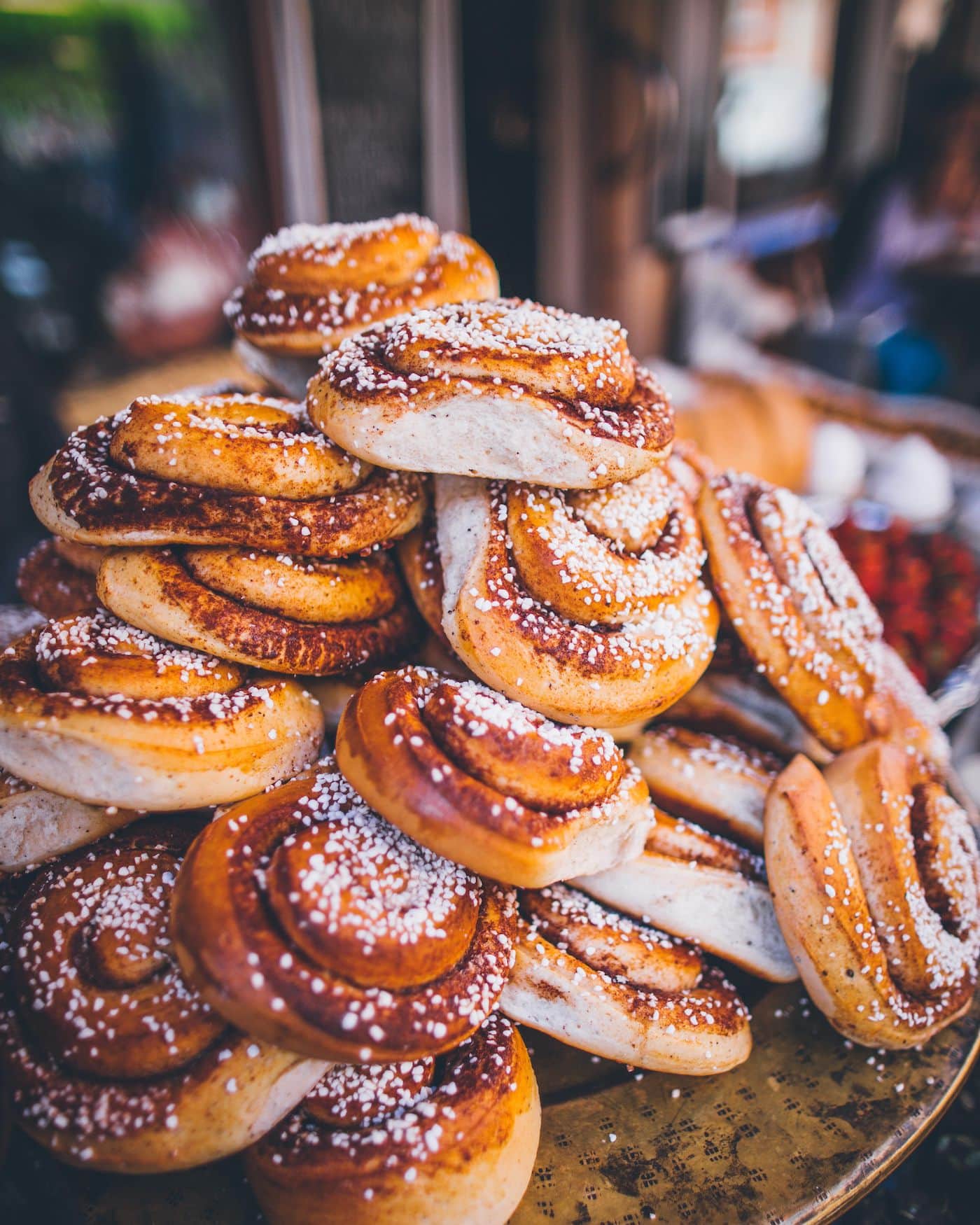 Frisch gebackene Zimtschnecken zum schwedischen Kanelbullens dag