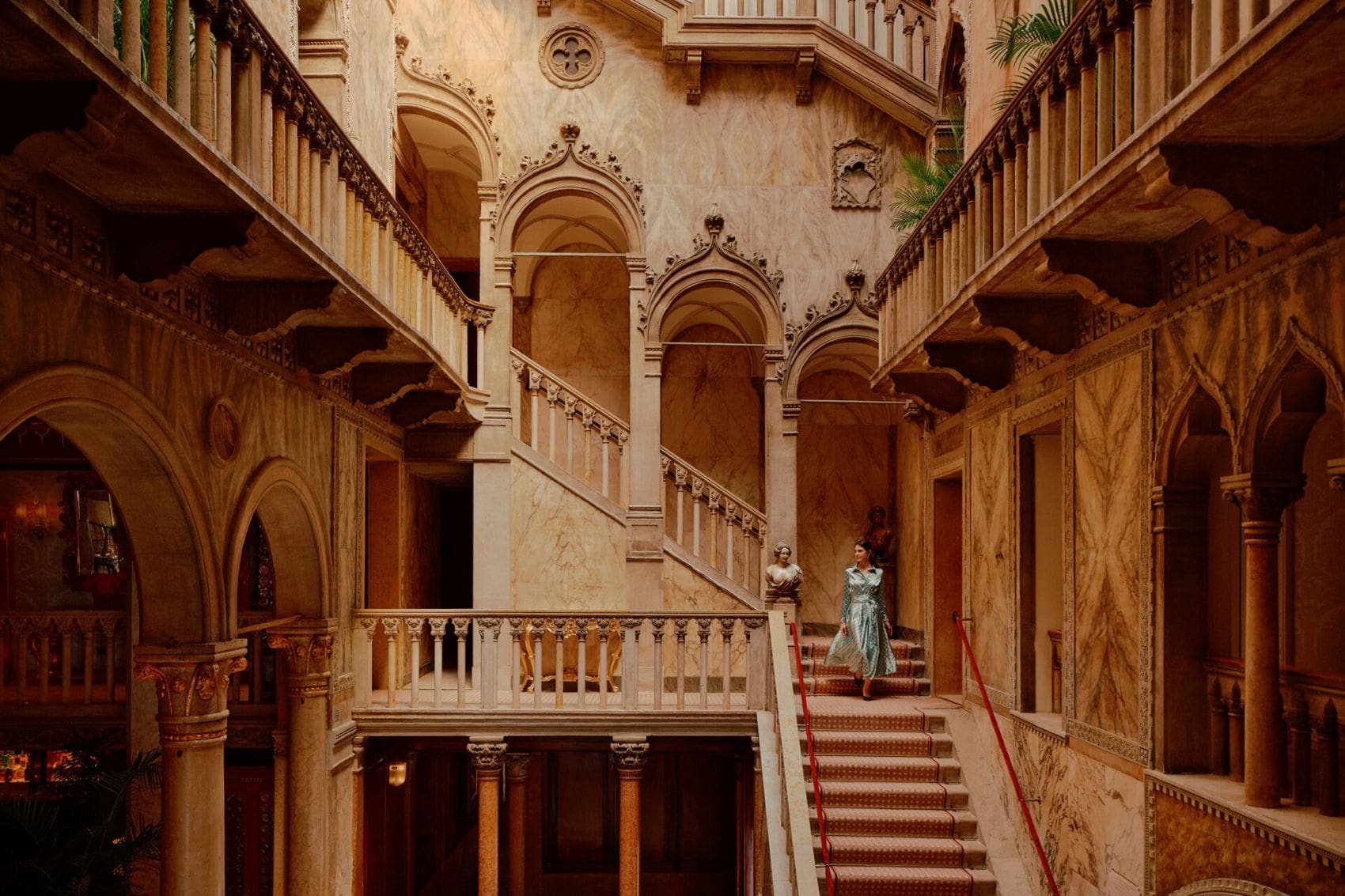Historisches Treppenhaus im Palazzo Dandolo des Danieli, Venezia, A Four Seasons Hotel nach der Restaurierung.