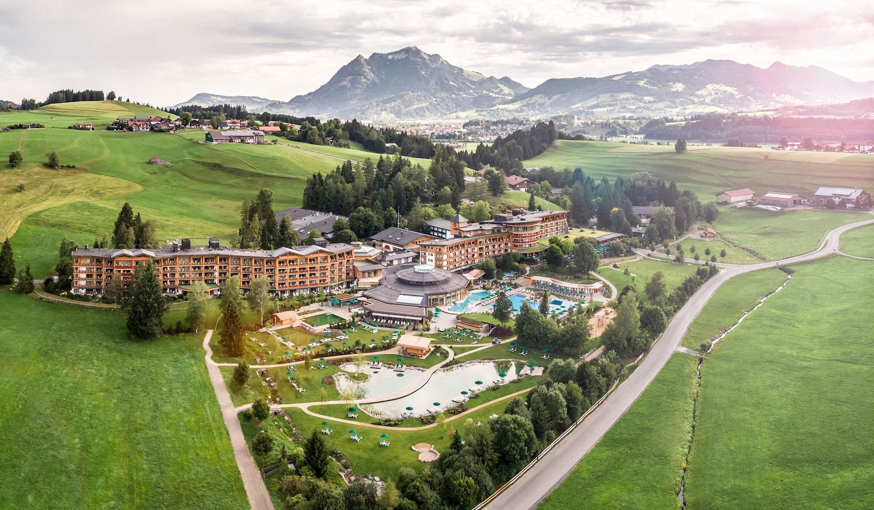 Das Sonnenalp Resort von außen.